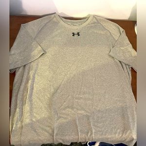 Boys XL TEE gray under armour shirt
